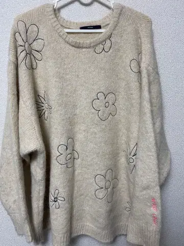 Kastane SIXSENCE 플라워 자수 니트