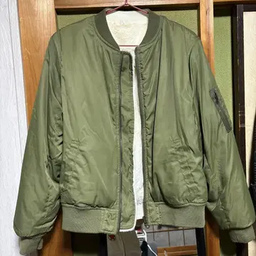 올리브색 플리스 안감 점퍼