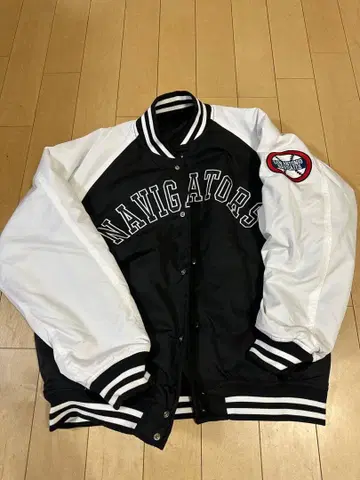 WEGO 바시티 자켓 블랙/화이트 리버서블