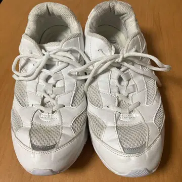 IMP 화이트 스니커즈