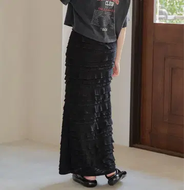 카스타네 Kastane 컷프릴 I라인 스커트 블랙