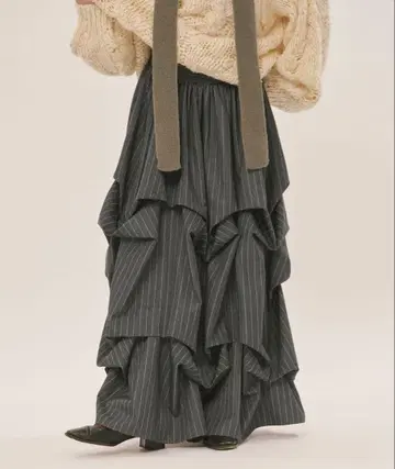 loin nuit random pic volume skirt 그레이