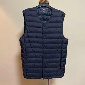 네이비 다운 베스트 버튼 네이비 컬러