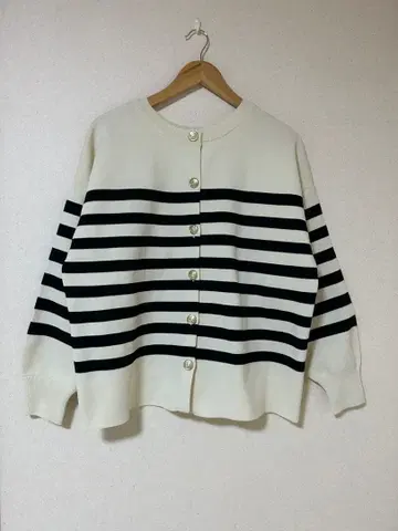 MAISON DE L'ALLURE 가디건 골드 버튼