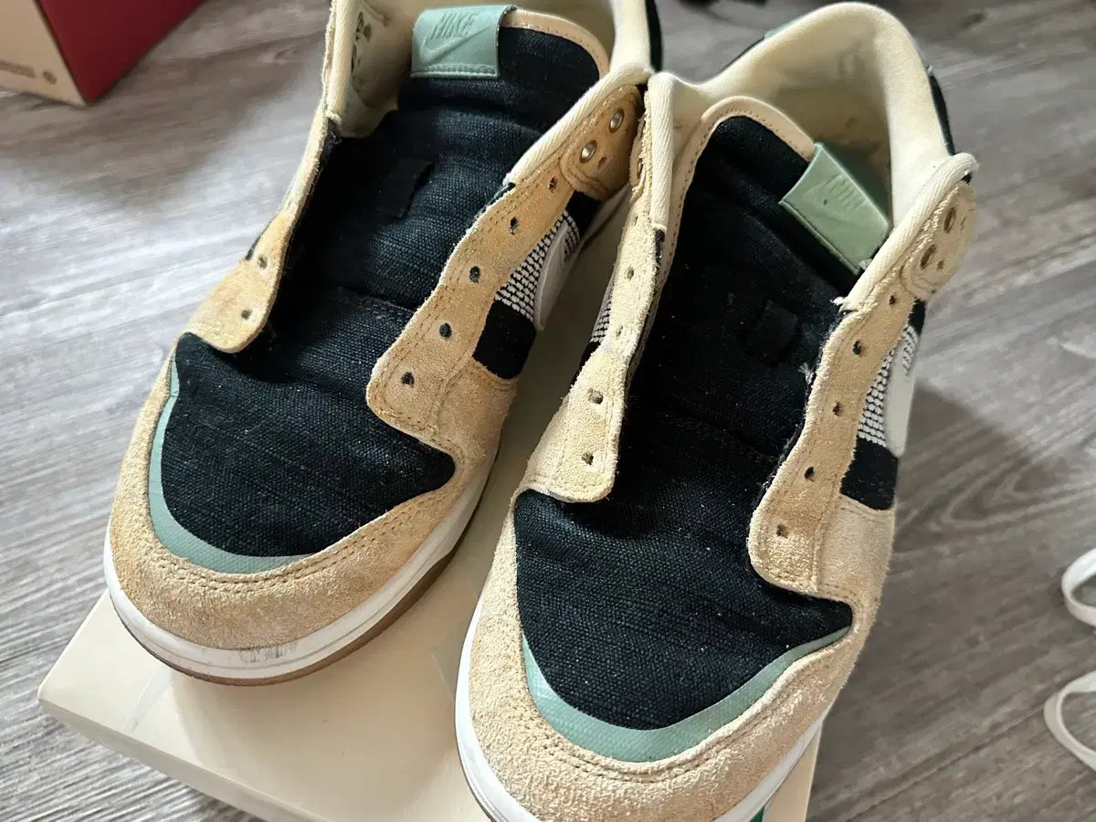 (270) Nike Dunk Low Rooted in Peace