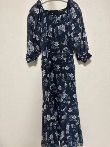 Noela 네이비 꽃무늬 원피스