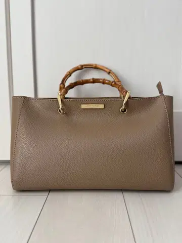 Katie Loxton 베이지 뱀부 핸드백
