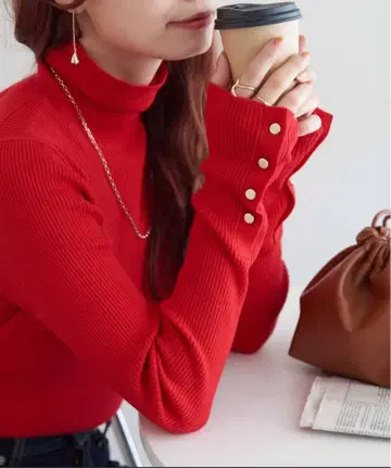 DISCOAT 리바이벌 리브 소매 버튼 터틀넥 풀오버 레드