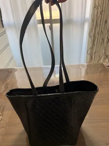 블랙 토트백 내 포켓 부착