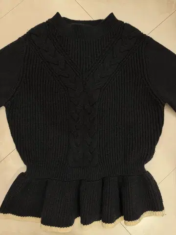 [새상품급] 기간 한정 판매 MOUSSY BICOLOR PEPLUM 니트