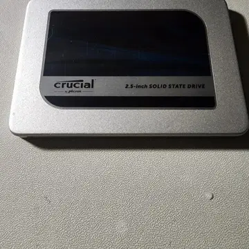 Crucial MX300 SSD 1050GB（1TB） 2.5インチ・中古品 Crucial MX300 SSD Review (1050GB) - Micron 3D NAND Meets RAID 0
