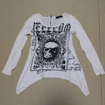 L.A. 스컬 프린트 긴팔 변형 티셔츠