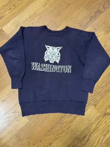 컬러 플로키 프린트 맨투맨 네이비 빈티지