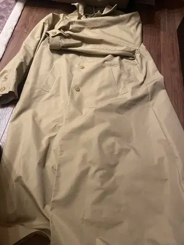 베이지 버튼 롱 코트