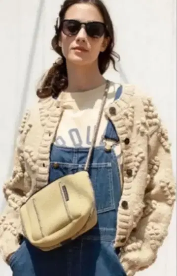 폼폼 니트 베이지 긴팔 니트