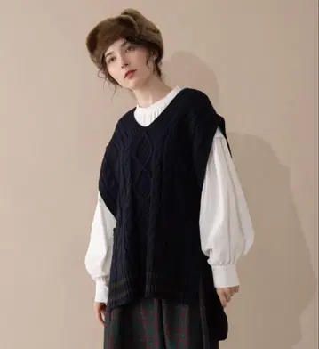 [ 미개봉 ] idem 아란 니트 베스트 네이비