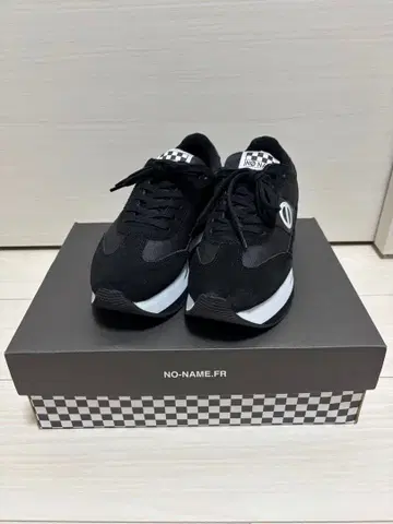 NO-NAME.FR 블랙 통굽 스니커즈