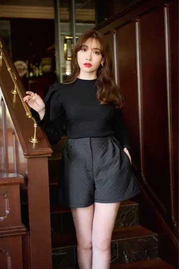 herlipto 퀼팅 플레어 벨 쇼츠 블랙