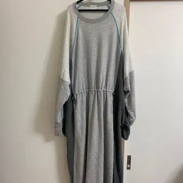 그레이 계열 긴팔 티셔츠 원피스