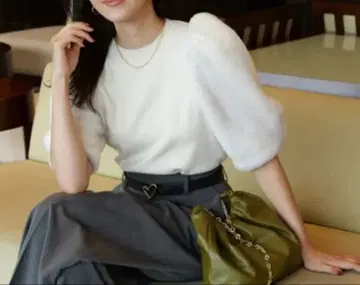 [새상품급] JUSGLITTY 2025년 화이트 복슬복슬 니트