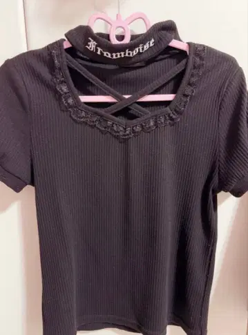 NOEMI 하트 와펜 암워머 티셔츠 블랙