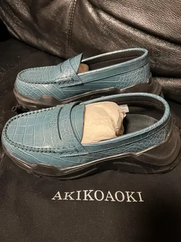 AKIKOAOKI 크로커다일 패턴 로퍼
