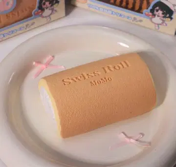 MoMo 롤케이크 스퀴즈