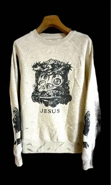 데미지 가공 프린트 맨투맨 트레이닝복 아이보리 M