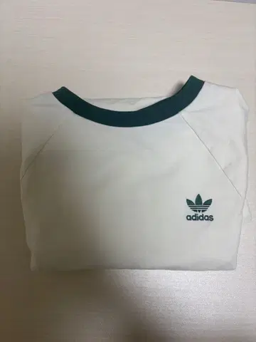 adidas 로고 T셔츠