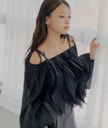 Chico 프릴 오프숄더 블라우스