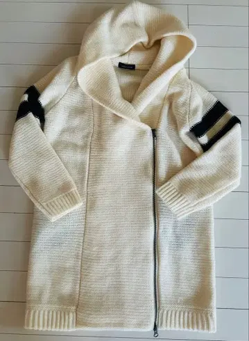 스콧 클럽 아이보리 후드 부착 니트 후드티