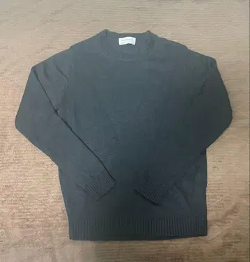 블랙 크루넥 니트 스웨터 TOMORROWLAND