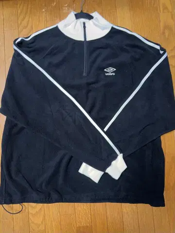 UMBRO 블랙 하프 지퍼 블랙 화이트