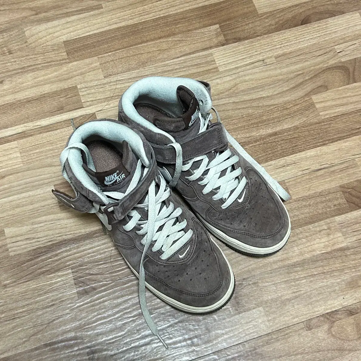 Nike Chocolate Mid 260
