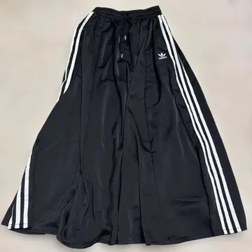 adidas 오리지널스 블랙 플레어 스커트 S