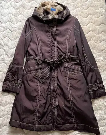 후드 부착 다크 브라운 롱 코트