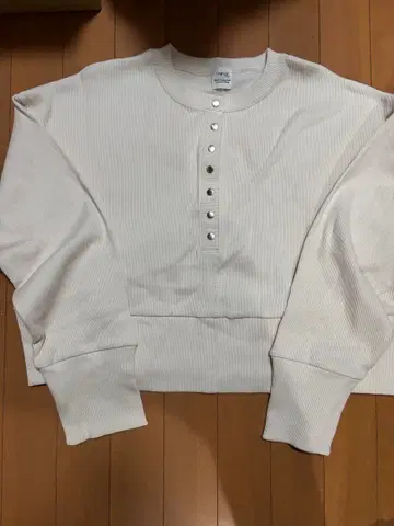 Ungrid 골지 헨리 숏 상의