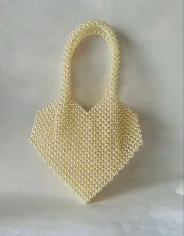 펄 비즈 하트형 핸드백