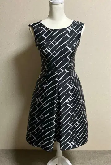 엠프리미어 블랙 원피스