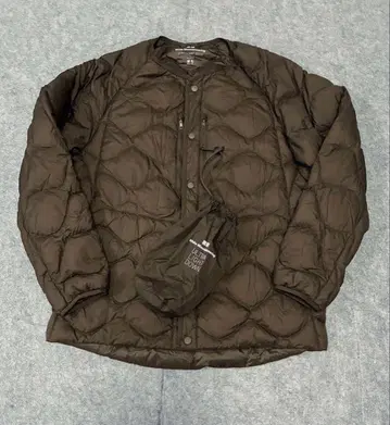 UNIQLO 화이트 마운티니어링 울트라 라이트 다운 L