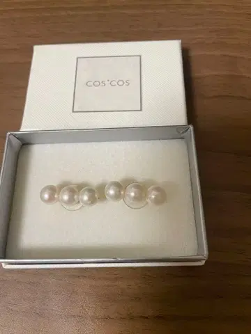 COS COS 화이트 담수 펄 귀걸이