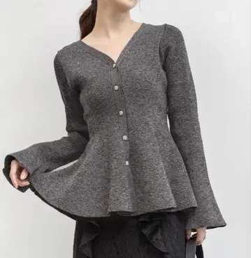 완판템/새상품 RANDA 페플럼 니트 가디건 그레이