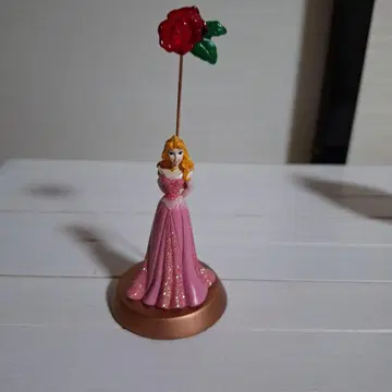 오로라 공주 피규어 꽃 장식 포함