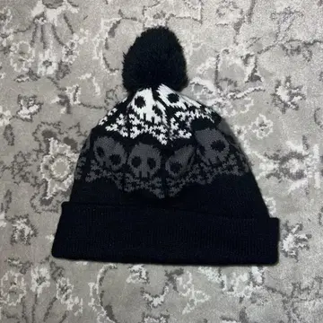 스컬 패턴 니트 모자 폼폼 포함 해골 블랙