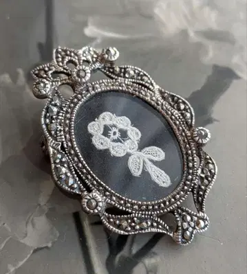 다이앤 클라이스 Diane Claeys 앤티크 레이스 브로치