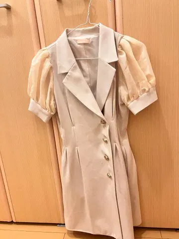 [ 새상품 미사용 ] RESEXXY 베이지 미니 원피스 반팔