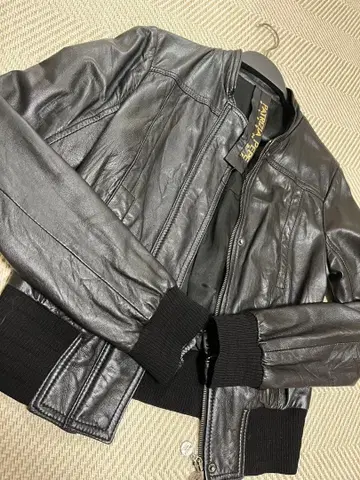 Patrizia Pepe (파토리짜 페페) 양가죽 자켓