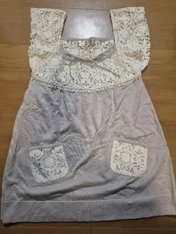 체스티 레이스 티셔츠 미사용 새상품