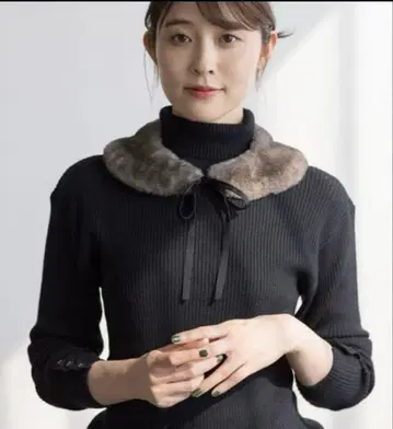 [ 유베시 x Samansa Mos2 ] 티펫트 부착 리브 니트 블랙