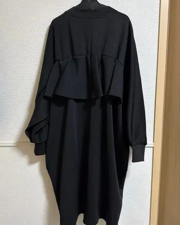 새상품급*MARTHA 백 프릴 돌먼 코트 분또 소재